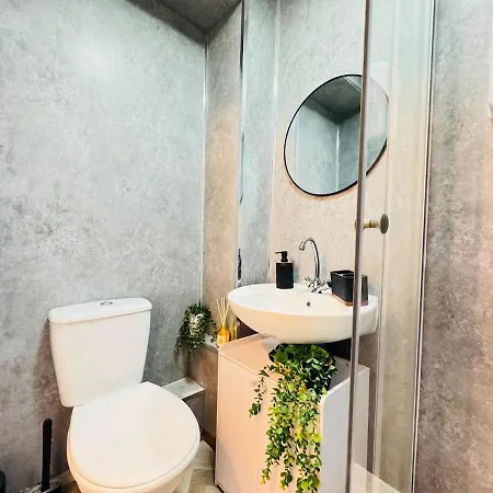 Stylish 3-bed In Leith Edimburgo