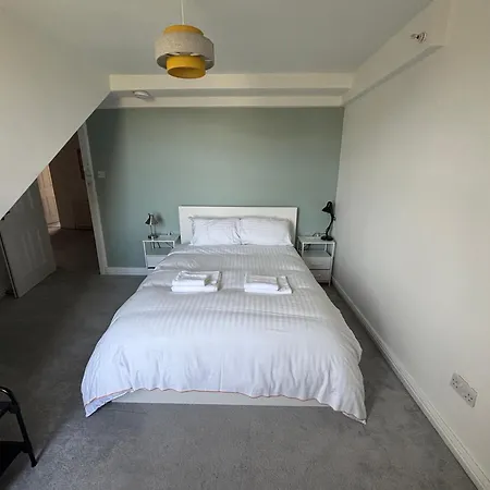 Large Duplex Flat In Leith On Leith Walk * 에든버러