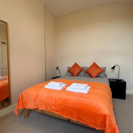 Pleasance 4 Bedrooms 7 Beds