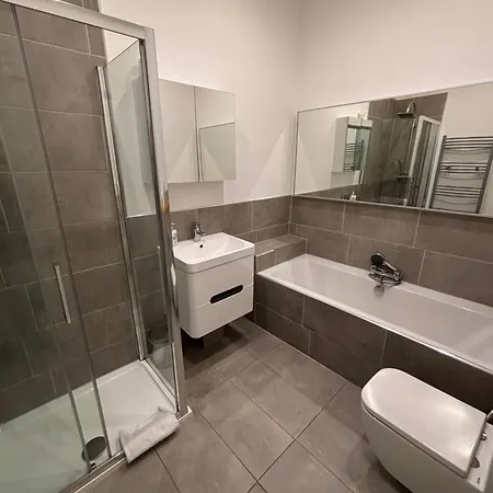 Large Duplex Flat In Leith On Leith Walk * Edinburgh