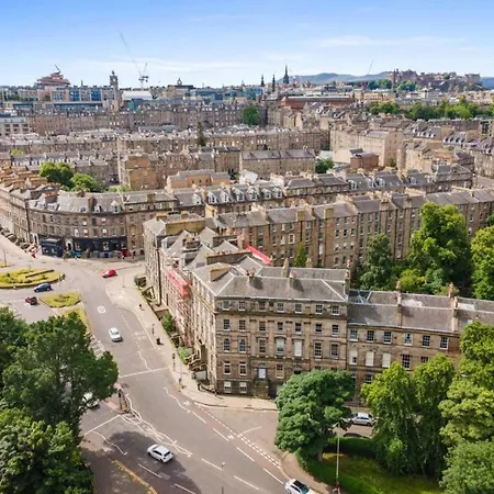 1 Bedroom With Sleeps 3 Edinburgh