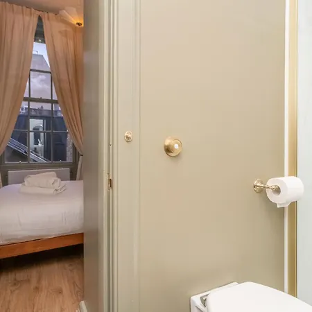 Apartment Charming Georgian Flat In The Heart Of - Pass The Keys