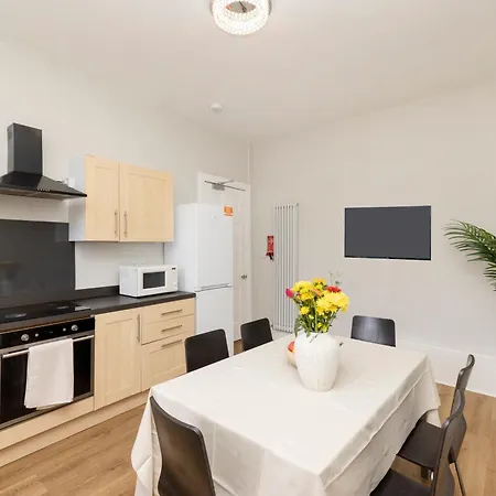 6-bedroom In The Heart Of West End * Edinburgh