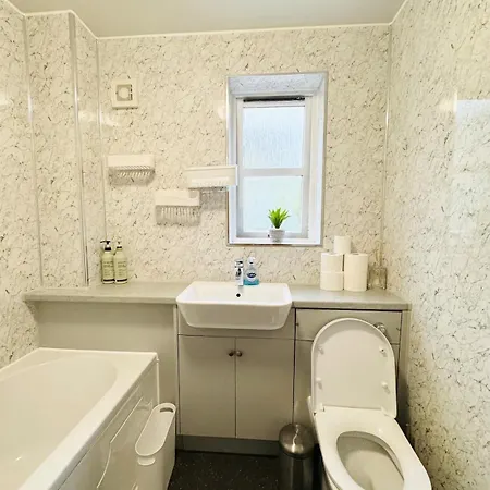 Immaculate Peaceful Retreat Apartment Edinburgh