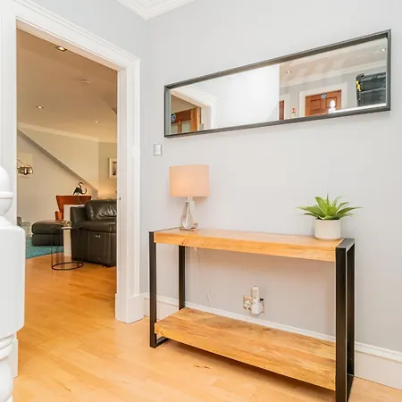 Stylish Hideaway In - Pass The Keys Apartment *