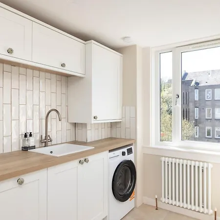 Stylish 2-bedroom In Stockbridge Edinburgh