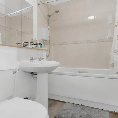 Saughton 2br Free Private Parking Near Tram Station * Edinburgh
