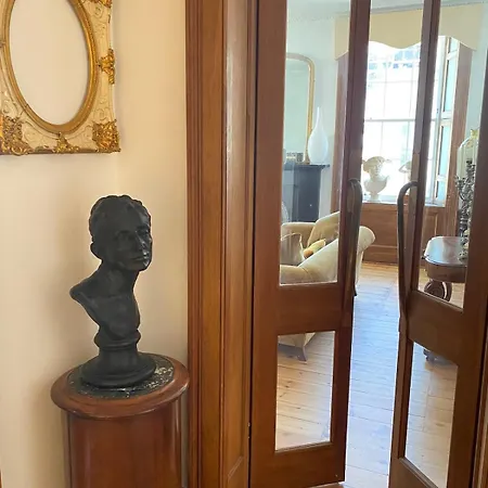 Elegant Main Door, 2 Floor Flat In Historic Leith Apartamento