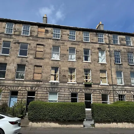 Pleasance 4 Bedrooms 7 Beds *
