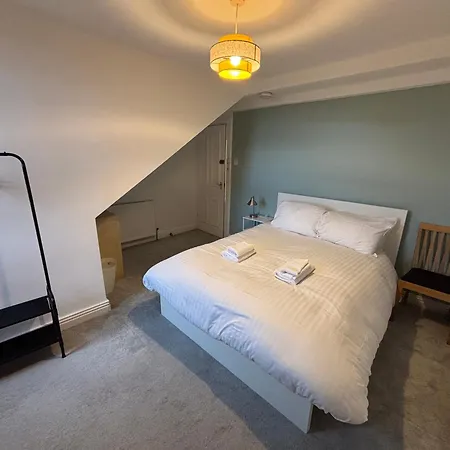 Large Duplex Flat In Leith On Leith Walk 에든버러