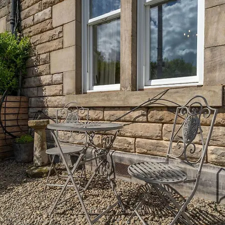 Elegant Victorian On Holyrood Park *