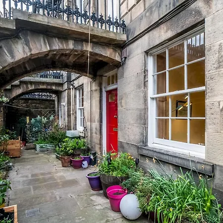 Georgian West End Near Haymarket - Pass The Keys Apartment