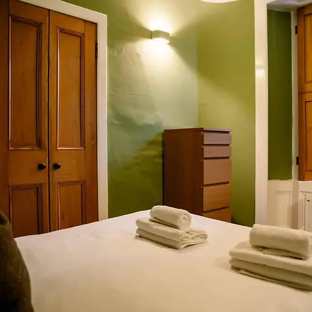 1 Bed Overlooking The Historic Greyfriars Church