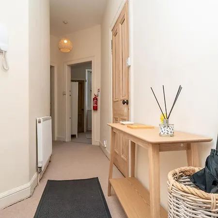 Cosy 2 Bed In - Pass The Keys Edinburgh