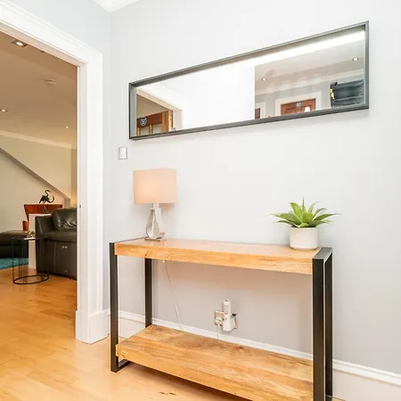 Stylish Hideaway In - Pass The Keys * Edinburgh