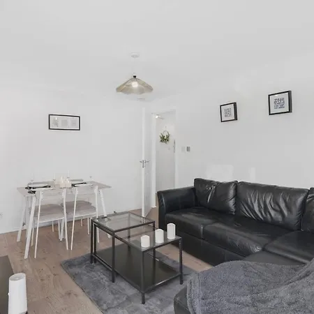 Saughton 2br Free Private Parking Near Tram Station Apartment *