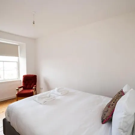 Sunny Flat In Leith With The View Of Arthur's Seat Edimburgo