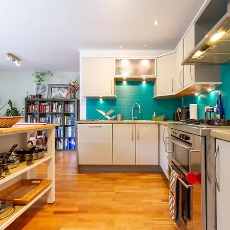 Leafy Leith 2bdr Retreat With A Private Balcony Edimburgo