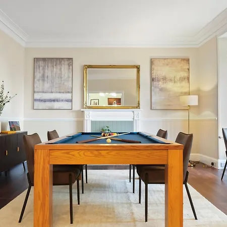 Modern Premium Penthouse Ramsay Gardens Edinburgh