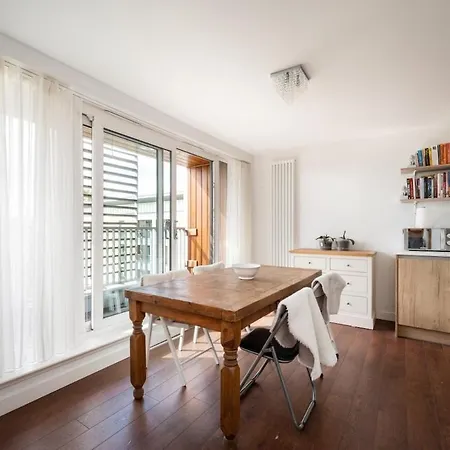 Modern 2 Bed In * Edinburgh