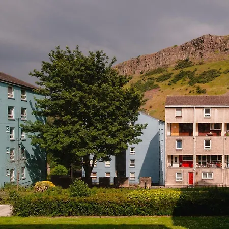 Warm Arthurs Seat View 4 Bdrm * Edinburgh