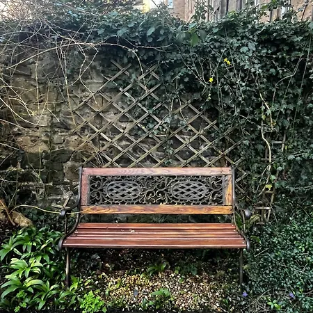 Peaceful Oasis In Edinburgh