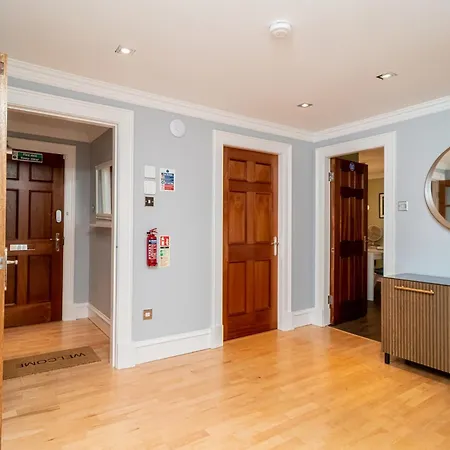 Stylish Hideaway In - Pass The Keys * Edinburgh