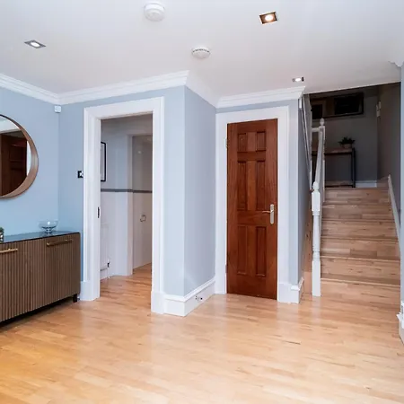 Stylish Hideaway In - Pass The Keys *
