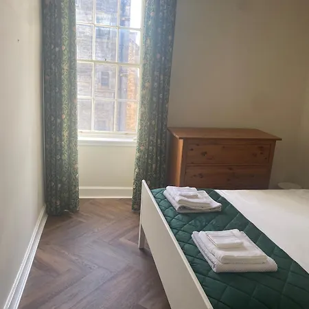 Luxury 2 Bedroom On Famous Royal Mile Apartment