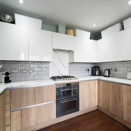 Modern 2 Bed In *