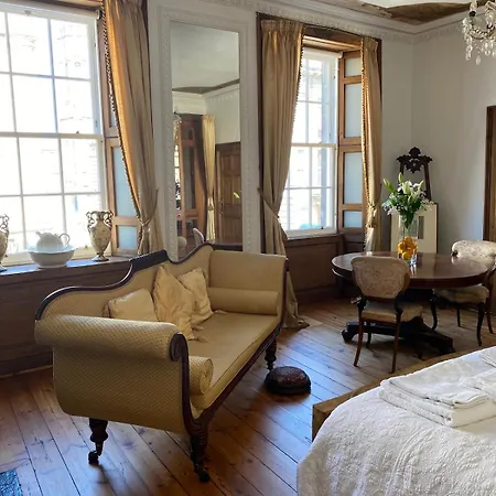 Elegant Main Door, 2 Floor Flat In Historic Leith *