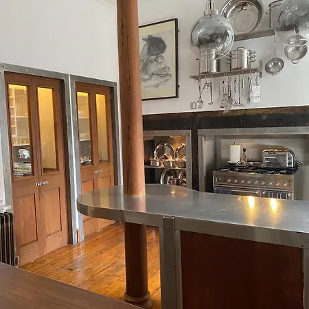 Elegant Main Door, 2 Floor Flat In Historic Leith Apartment Edinburgh
