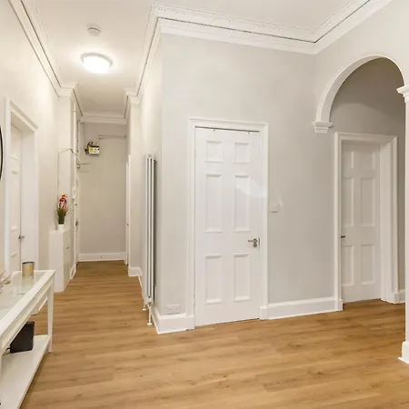 6-bedroom In The Heart Of West End Apartamento