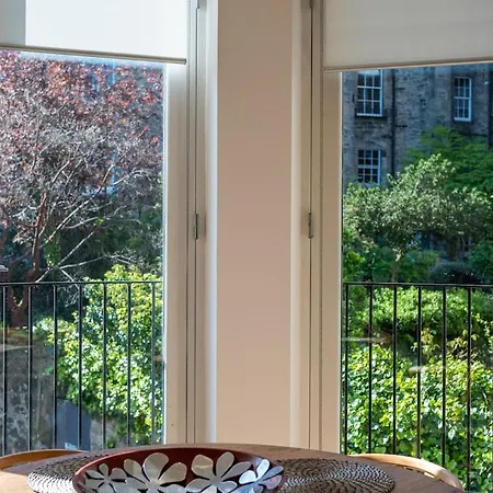 Brewer's Delight In Oasis * Edinburgh