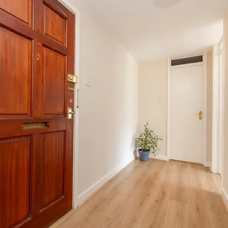 Stylish 2-bedroom In Stockbridge *