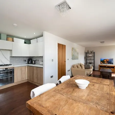 Modern 2 Bed In Apartment Edinburgh