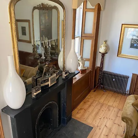 Elegant Main Door, 2 Floor Flat In Historic Leith *