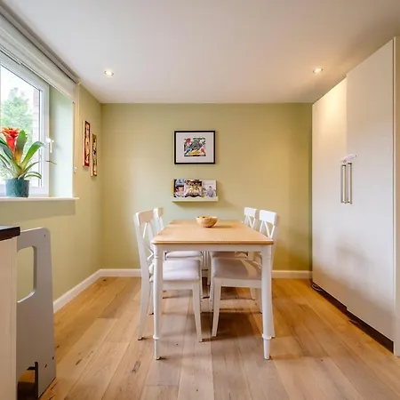 Flaxmill's Sleep 4, 2 Bedrooms, Great Edinburg