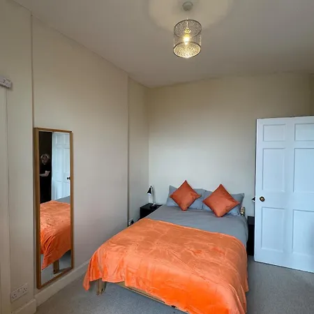 Pleasance 4 Bedrooms 7 Beds