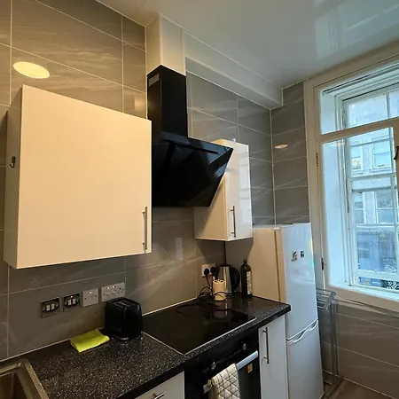 Steps To Royal Mile Apartment *