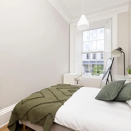 Apartment 6-bedroom In The Heart Of West End