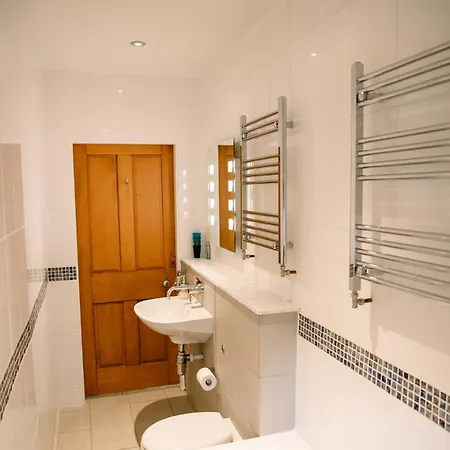 1 Bed Overlooking The Historic Greyfriars Church Apartment