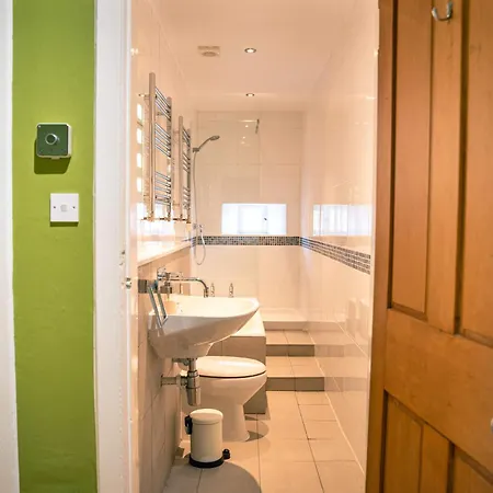1 Bed Overlooking The Historic Greyfriars Church * Edinburgh