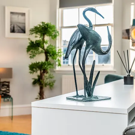 Stylish Hideaway In - Pass The Keys Edinburgh