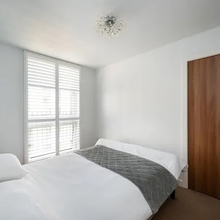 Modern 2 Bed In * Edinburgh