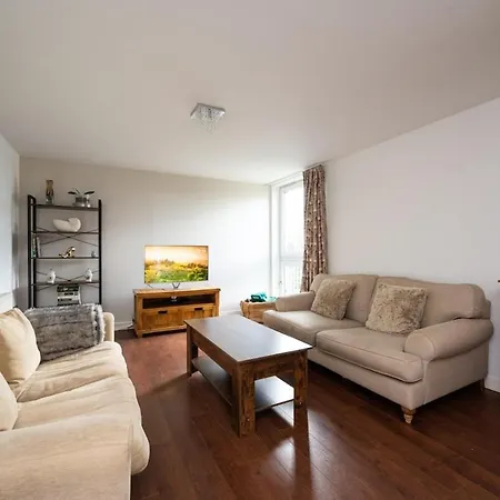 Modern 2 Bed In *
