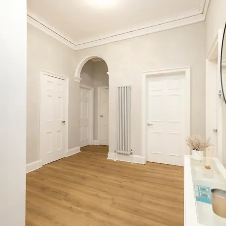 Apartment 6-bedroom In The Heart Of West End *