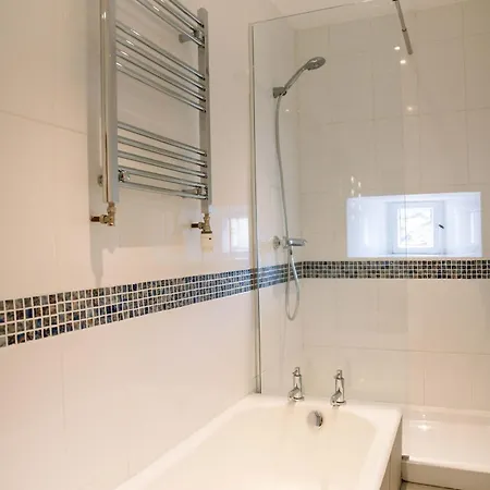 1 Bed Overlooking The Historic Greyfriars Church Edinburgh
