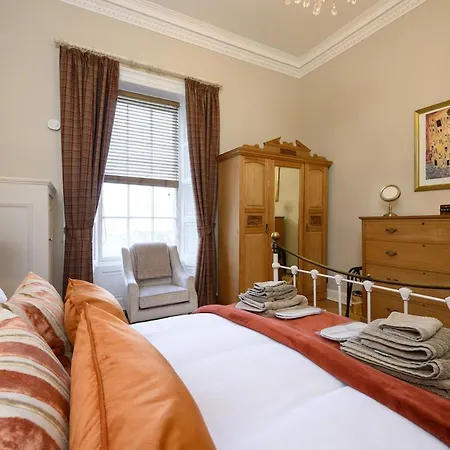 Beautiful 2-bedroom New-town *
