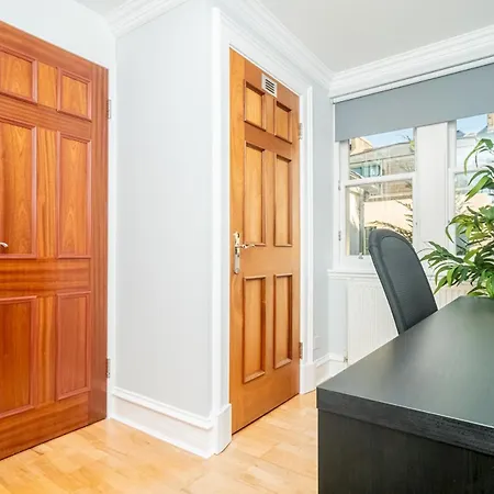 Stylish Hideaway In - Pass The Keys * Edinburgh